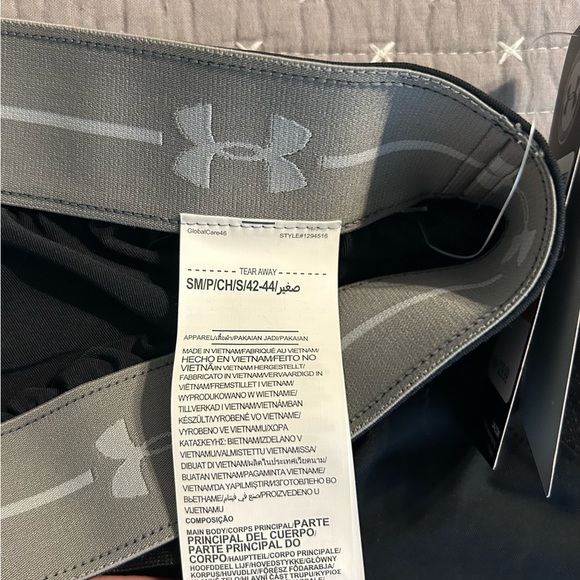 2 for $20 Under Armour Women's Athletic Black Shorts - Picture 4 of 6